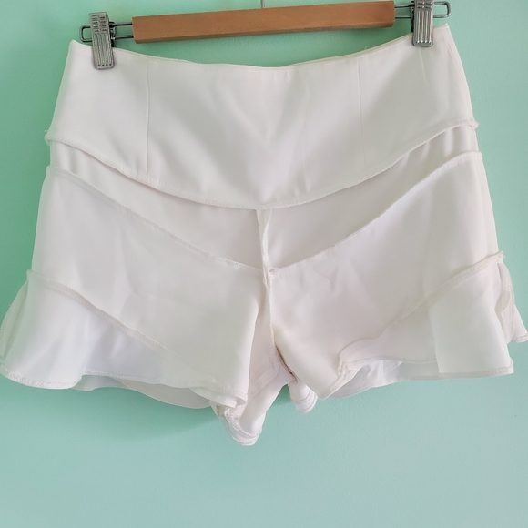 Zara Woman White Ruffle Shorts - MEDIUM - Picture 6 of 8